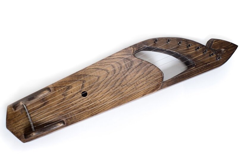 Лирообразные гусли, на которых мог играть Садко (Источник изображения: shamanic.ru)