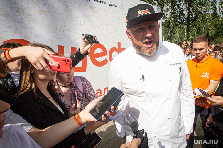    По словам Константина Ивлева, в современное время всем нужен хайп