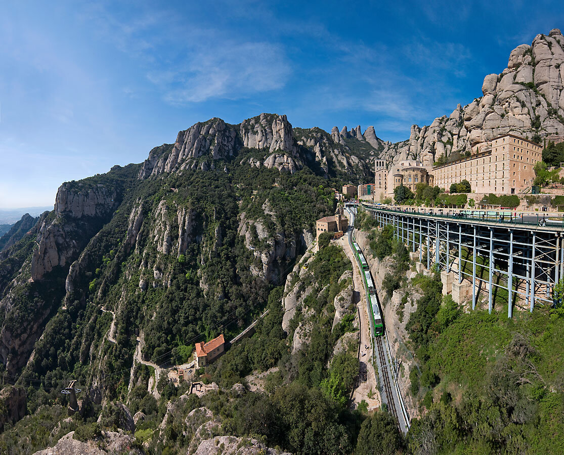 Montserrat. Монсеррат гора монастырь. Гора Монтсеррат в Испании. Барселона монастырь Монтсеррат. Монастырь на горе Монтсеррат в Испании.