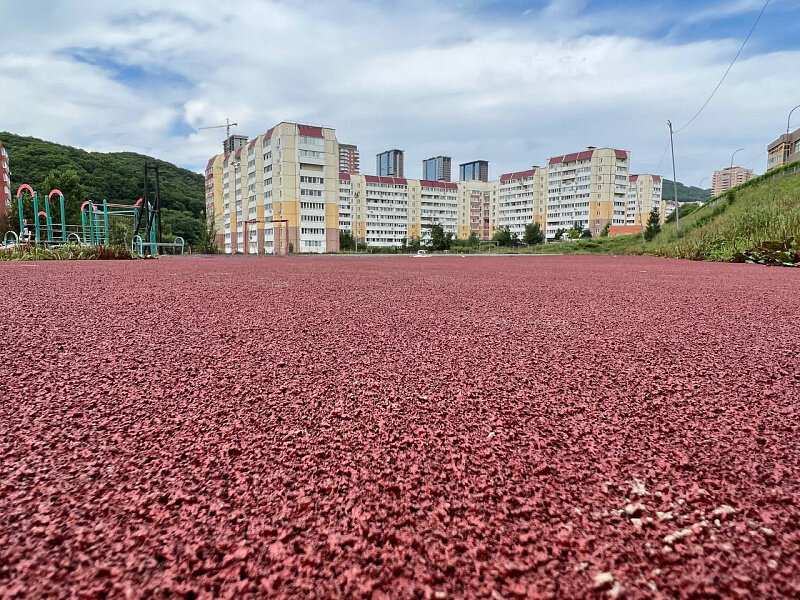 Пришкольный стадион. Резиновое покрытие. Снеговая падь. Владивосток