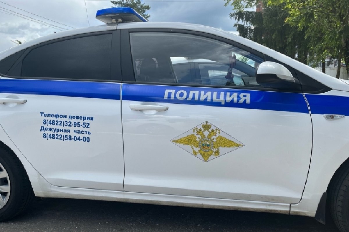    Под Тверью пьяный мужчина повредил чужой автомобиль