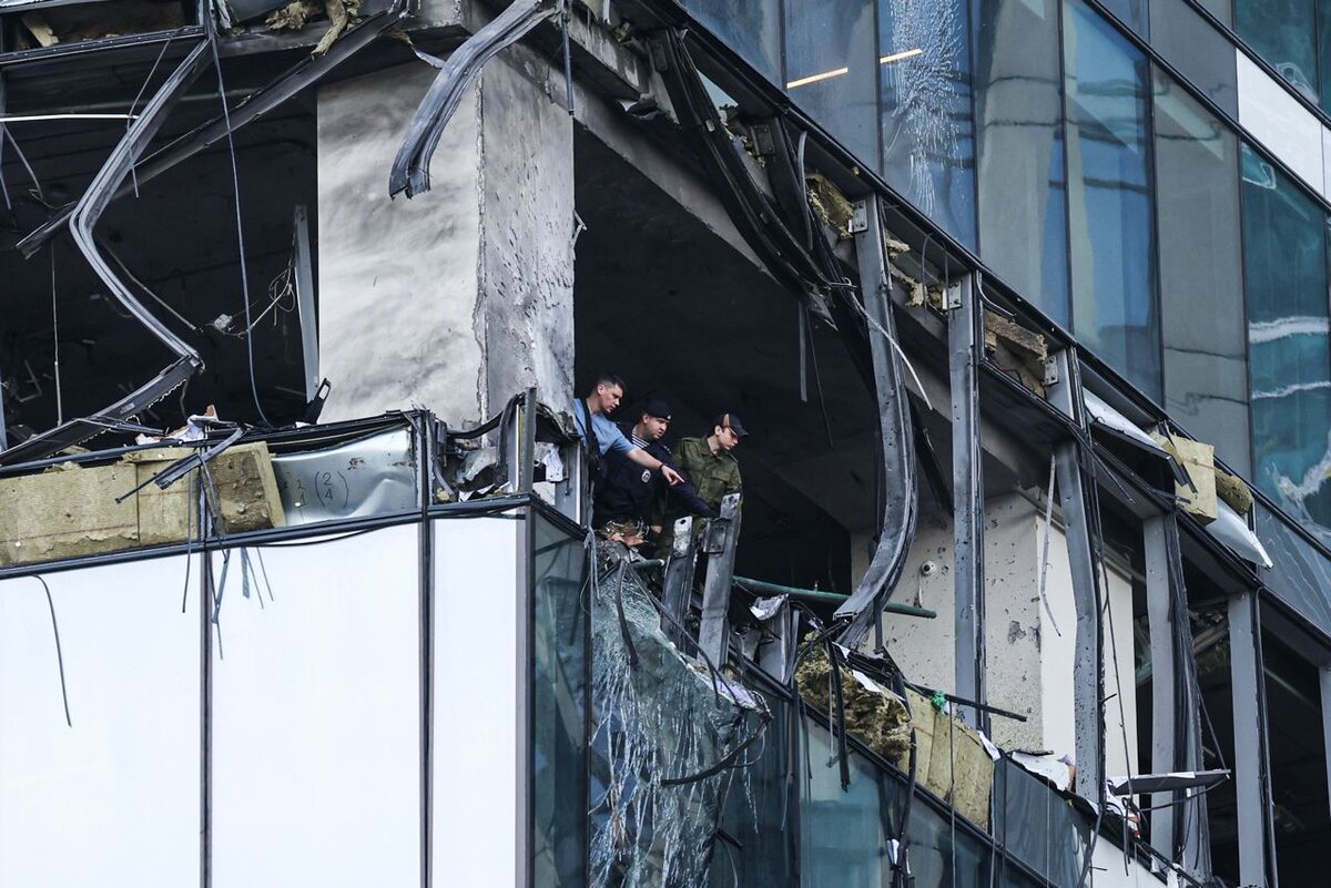 Дом 2 08.07 2024 сити. Поврежденное здание. Москва Сити теракт. Москва Сити дрон. Москва Сити беспилотники.