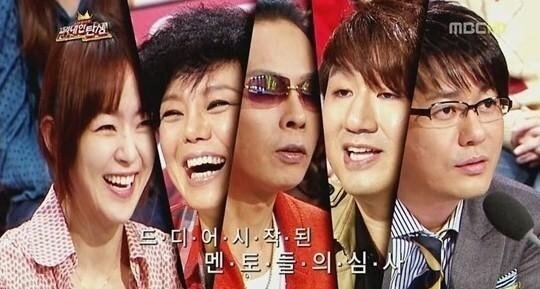 Кадр из шоу Star Audition: The Great Birth, 2011. Наставники проекта (Бан Шихек второй справа)