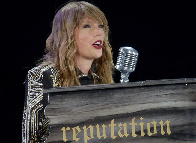 Тейлор Свифт в 2018 году (лицензия СС)