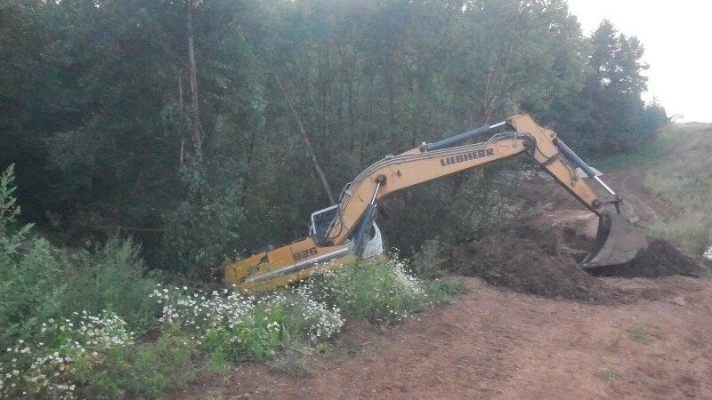     Дорожный рабочий 29 лет от роду, перебрав с алкоголем, решил покататься на чужом экскаваторе. Реализовав свое спонтанное желание, он стал фигурантом уголовного дела по статье, санкция по которой составляет до 5 лет лишения свободы.