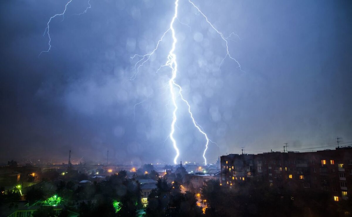 Дождь будет с грозой. Гроза. Гроза фото. Гроза в Туле. Гроза в октябре.