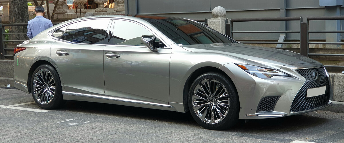 https://upload.wikimedia.org/wikipedia/commons/6/67/Lexus_LS_500_VXFA50_FL_Sonic_Titanium_%281%29_%28cropped%29.jpg