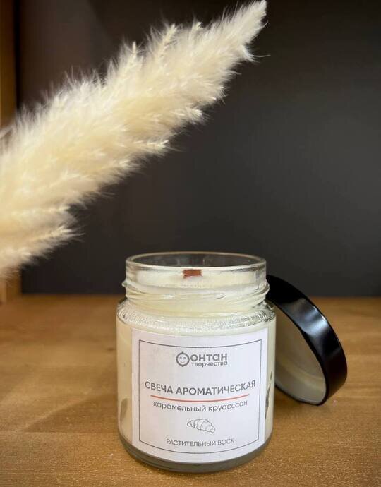 Свеча с деревянным фитилем. Источник: Fon-tan.ru