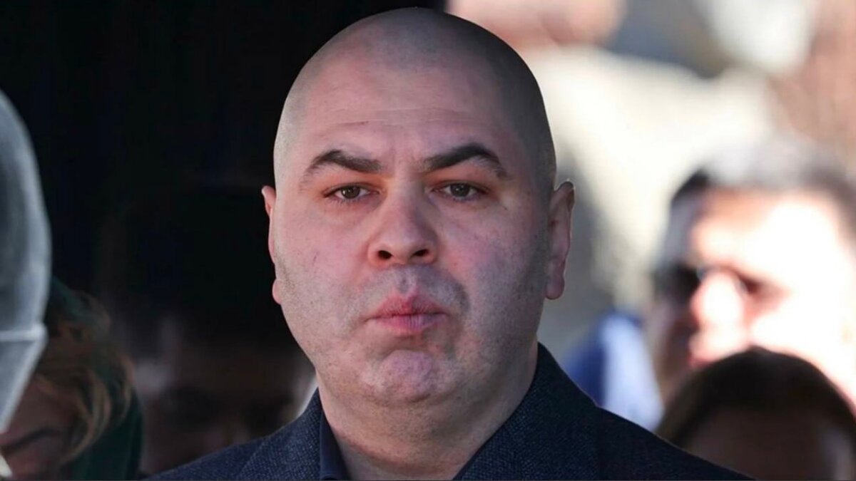     Олег Эйдельштейн (на фото), которого называют внебрачным сыном политика Владимира Жириновского, подал иск в Никулинский суд Москвы, требуя признания отцовства.
