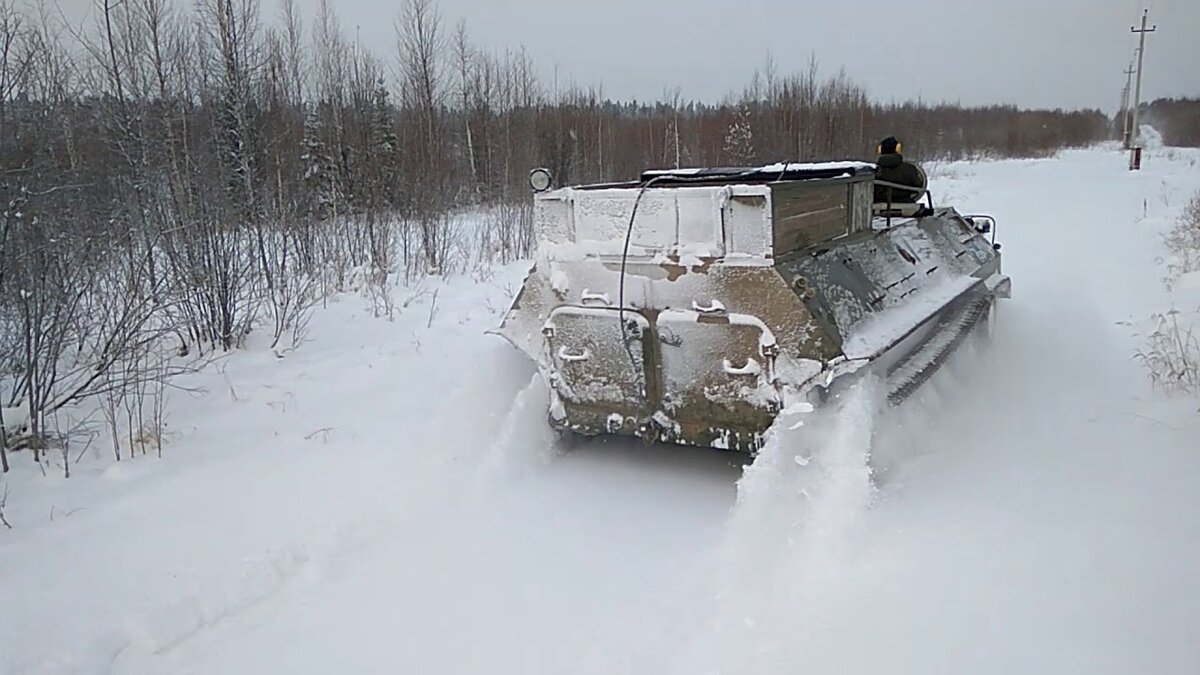 Вездеходы в тундре зимой