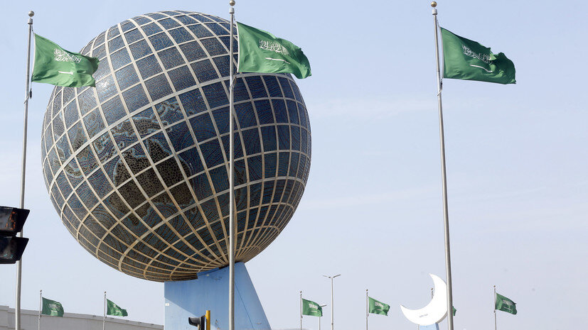     Скульптура Globe Roundabout в Джидде, Саудовская Аравия AP Amr Nabil