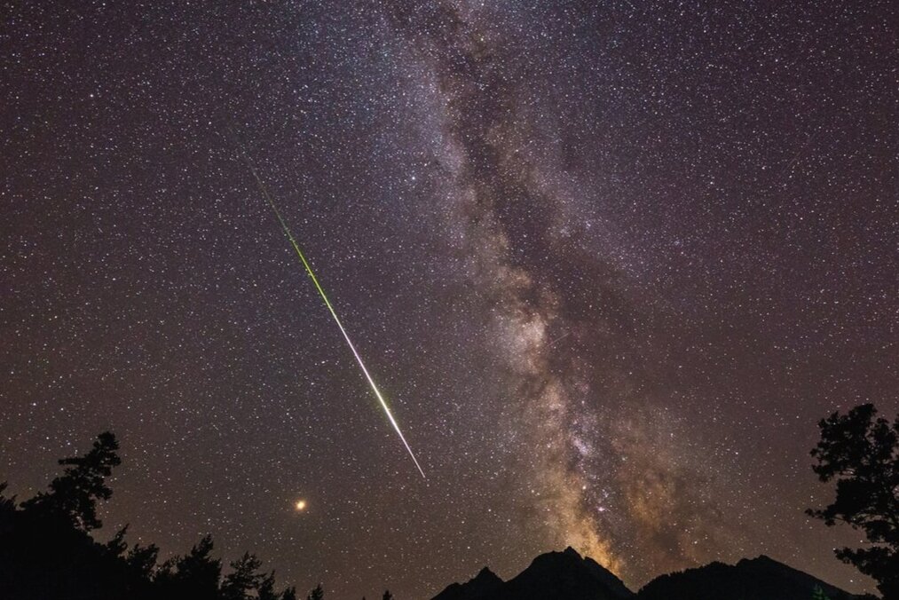 Звездопад в августе как называется. Звездопад в августе как называется. Метеоритный поток ориониды. Метеорный поток персеиды 2022. Метеорный поток персеиды.
