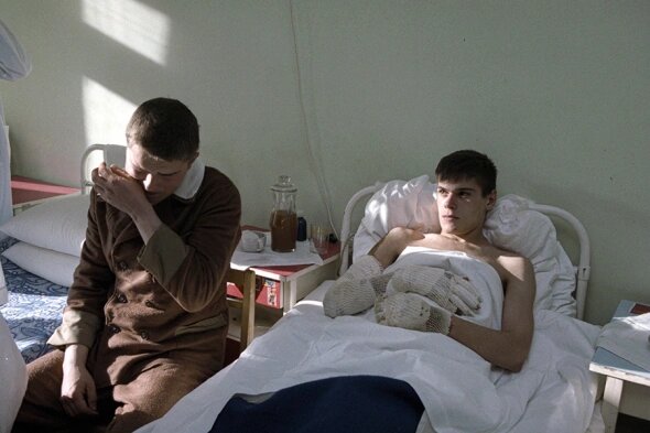 В октябре 1996 года в ходе испытаний в машинно-котельном отделении крейсера разорвало трубу, которая шла от парового трубопровода главной турбины. Мощный выброс пара привел к гибели четырех матросов, находившихся в непосредственной близости, еще двое пострадали.

На фото: матросы Андрей Карпов (справа) и Николай Федоров, поступившие в Калининградский главный военно-морской госпиталь Балтийского флота

