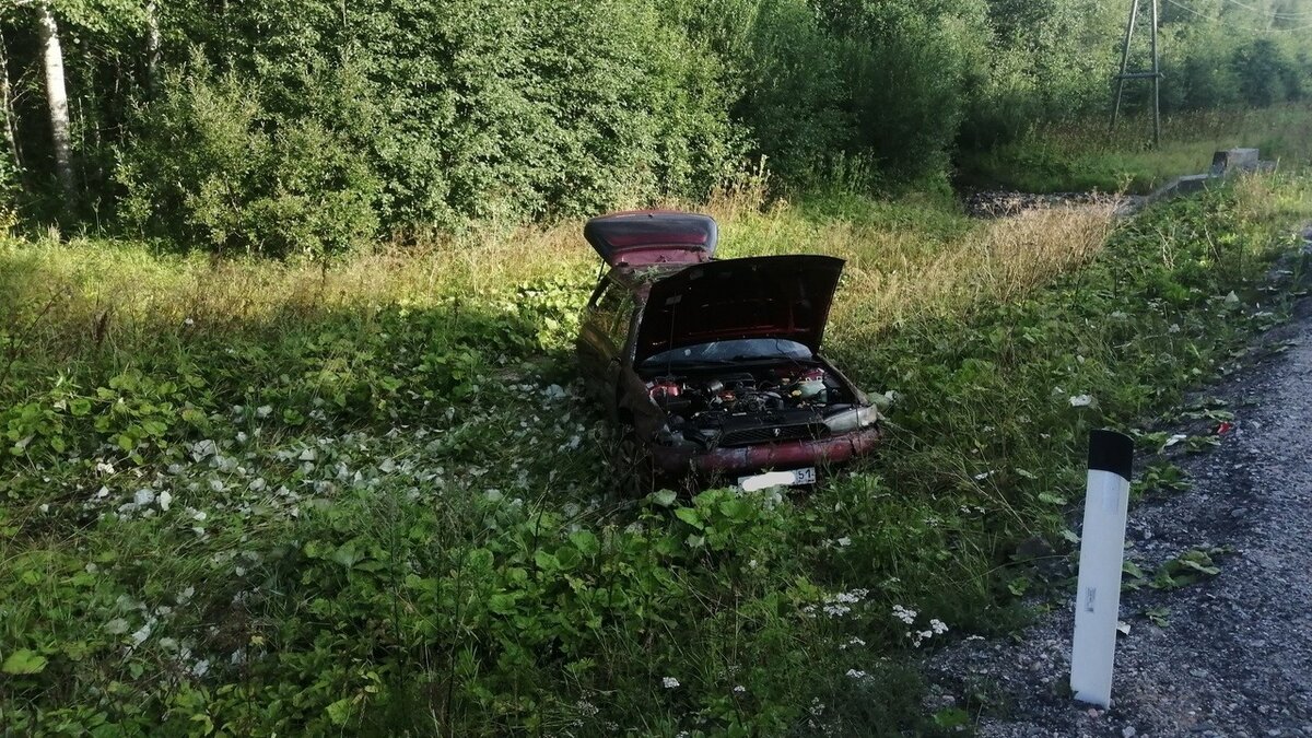     Фото с места происшествия поделились пожарные спасатели в соцсетях.