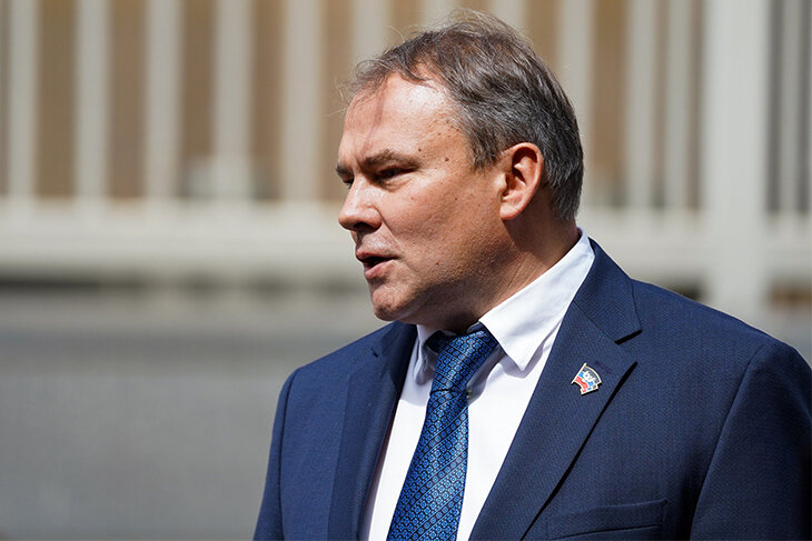 Петр Толстой.