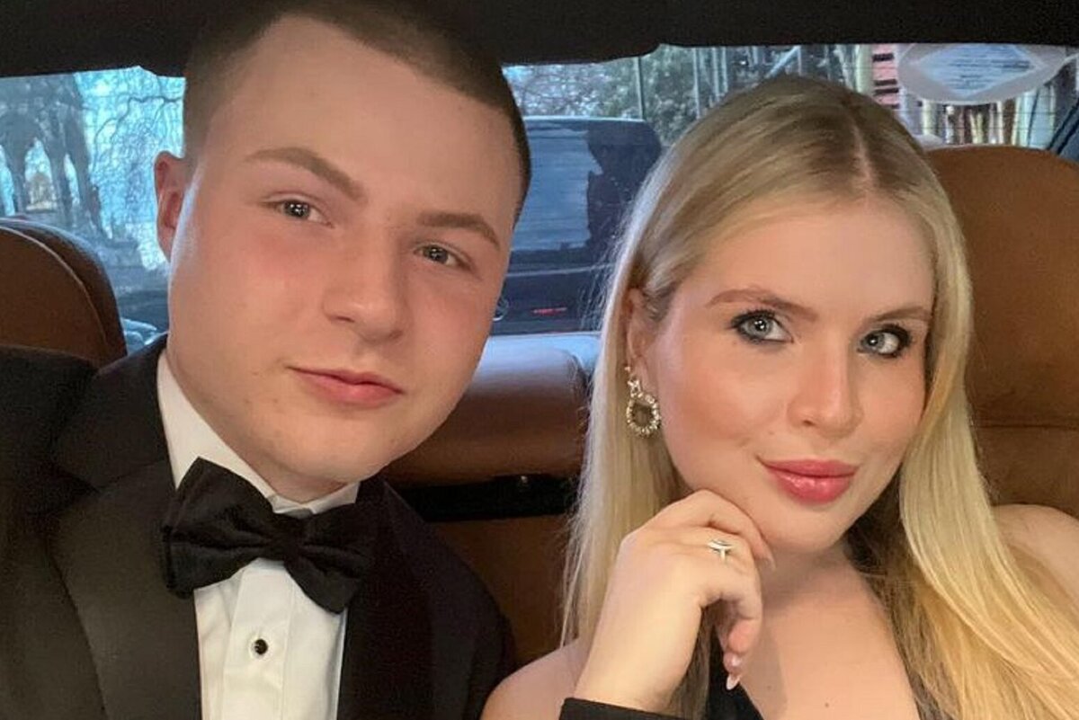     «Знаменательный день для нас с Заком»: Устинья Малинина показала обручальные кольца, сделанные на заказ