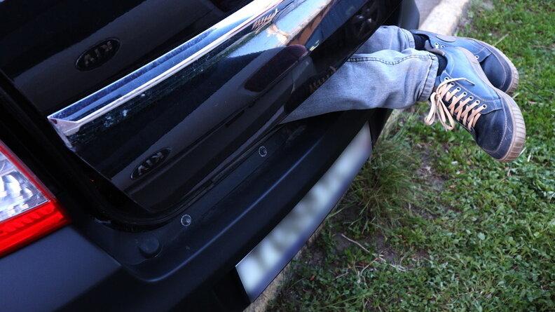     В Ростовской области в багажнике автомобиля обнаружили тело старшего инспектора заказника «Цимлянский», сообщает Telegram-канал Don_Mash.