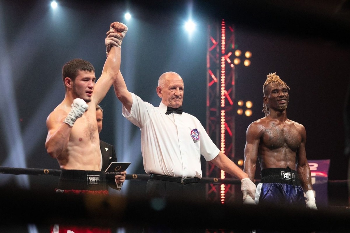    Боксер из Сургута выиграл бой в рамках матчевой встречи Россия — Африка