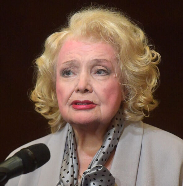    Деятельная натура актрисы притягивала и притягивает лучших людей   
Фото с сайта mykaleidoscope.ru