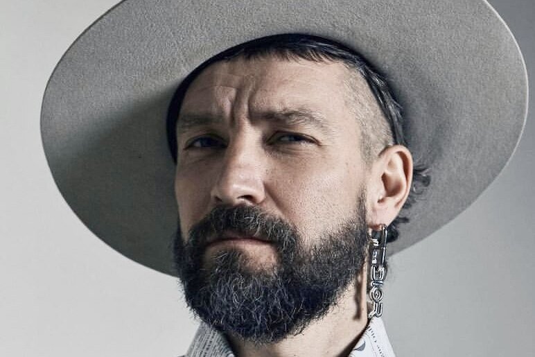     «У меня много людей получают зарплату, водителю плачу 200 тысяч в месяц»: Владимир Кристовский раскрыл траты на семью