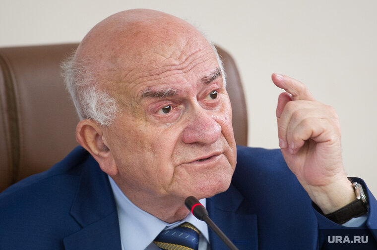    Евгения Ясина скончался в Москве 25 сентября
