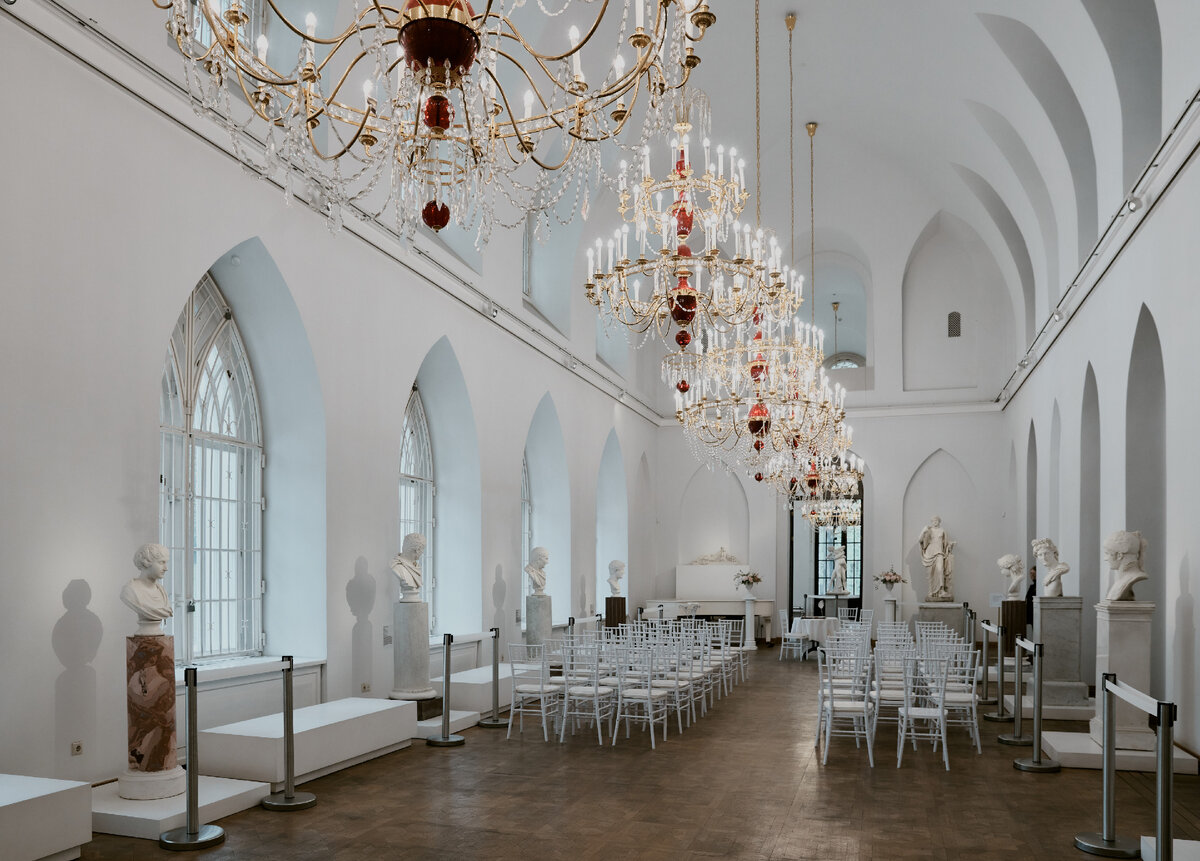 царицыно оперный дом скульптуры. оперный дом царицыно загс. музей заповедник царицыно загс. средний дворец оперный дом в царицыно. оперный дом царицыно загс.