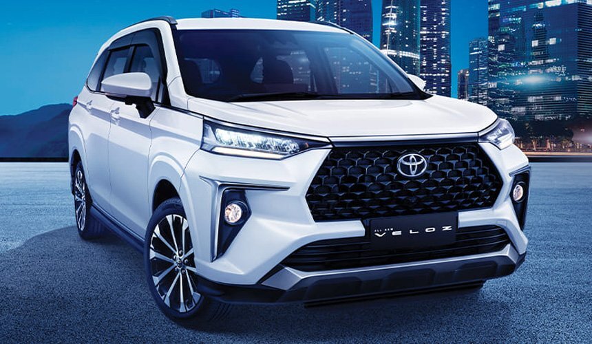     Бюджетный компакт-вэн Toyota Veloz выглядит весьма богато