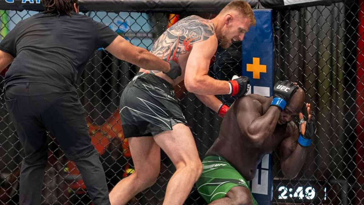     Александр Волков – Жаирзиньо Розенстрайк