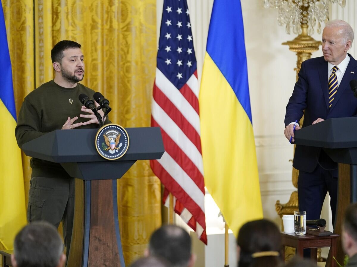    Президент Украины Владимир Зеленский и президент США Джо Байден во время пресс-конференции в Восточном зале Белого дома в Вашингтоне© AP Photo / Andrew Harnik
