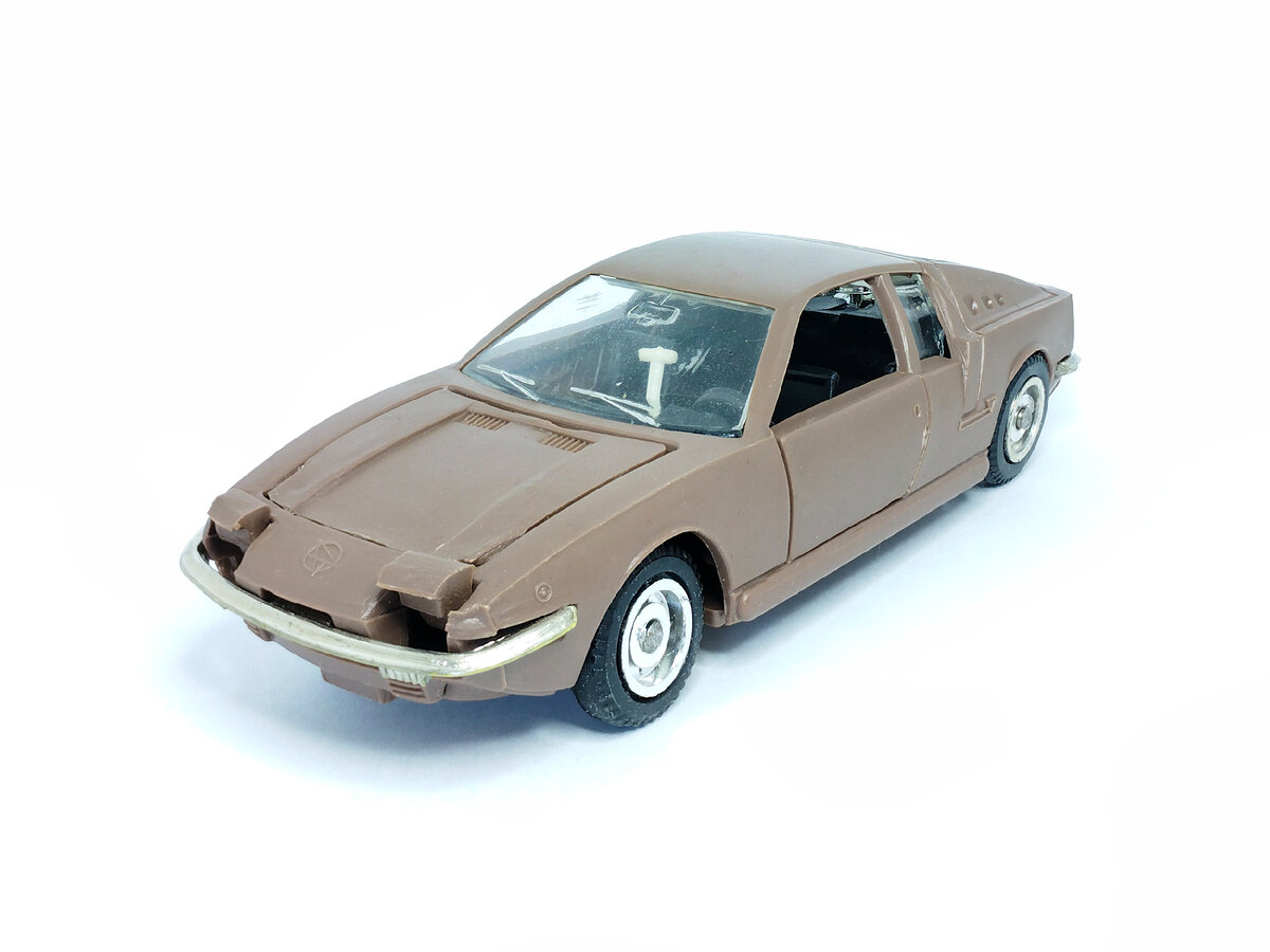 Рис. 1. Модель-ремейк автомобиля Matra 530 Vignale в масштабе 1:43