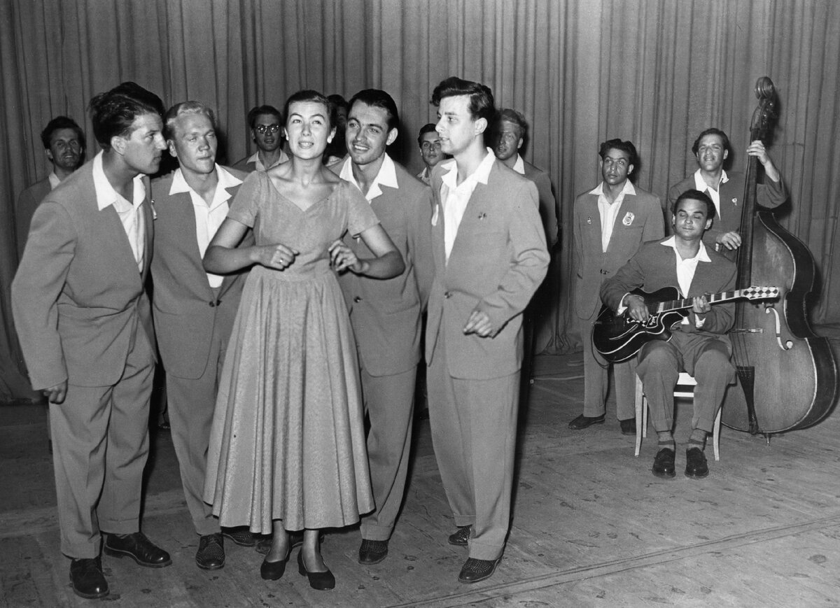 Певица Эдита Пьеха в 1950-е годы