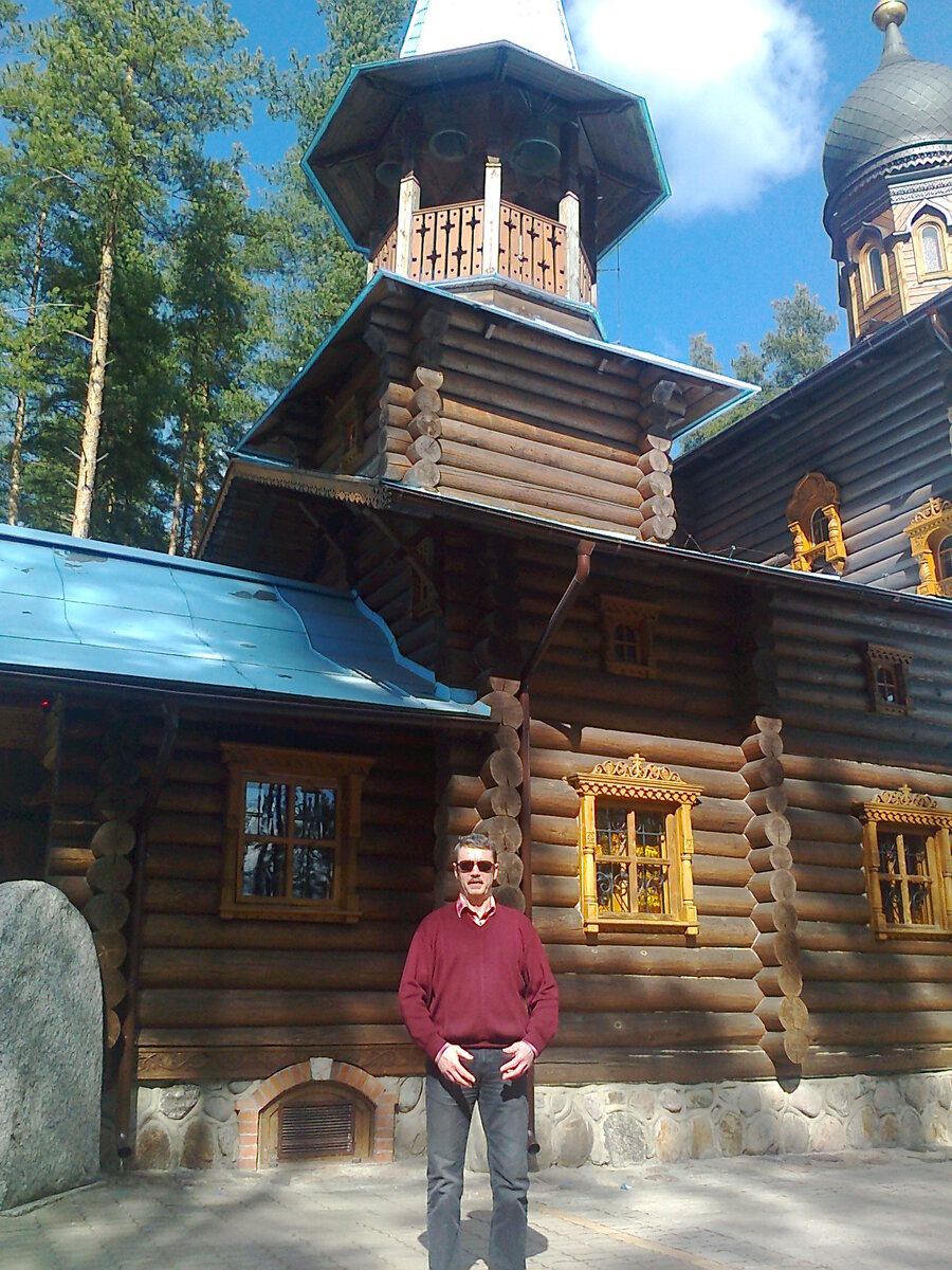 Игорь возле храма