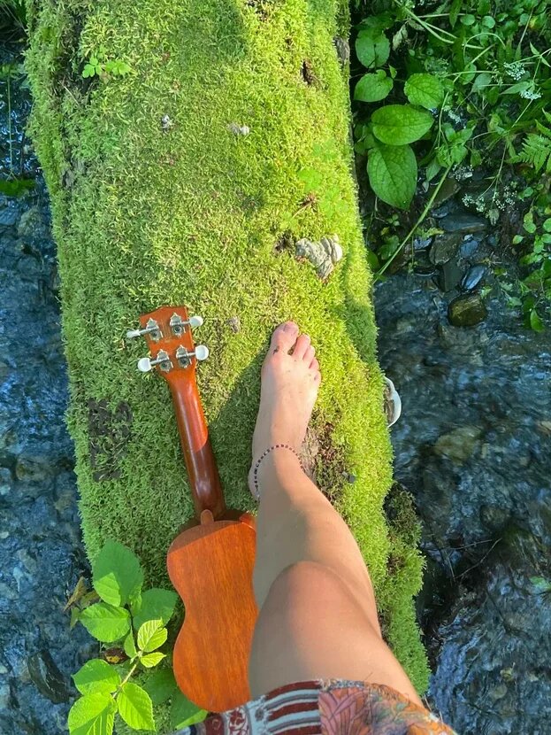 На фото анклет с гранатом