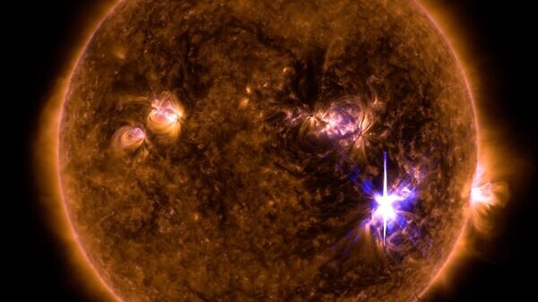    CC BY 2.0 / NASA Goddard Space Flight Center / Sun Unleashes Mid-level Flare