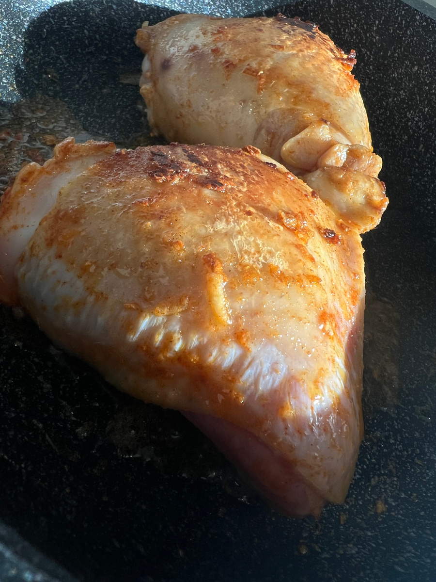 обжариваем до золотистой корочки. 