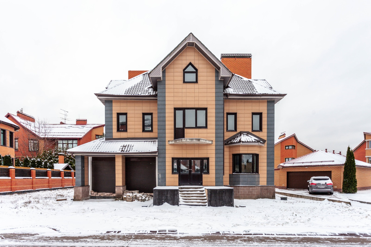 Вот этот домик продавался