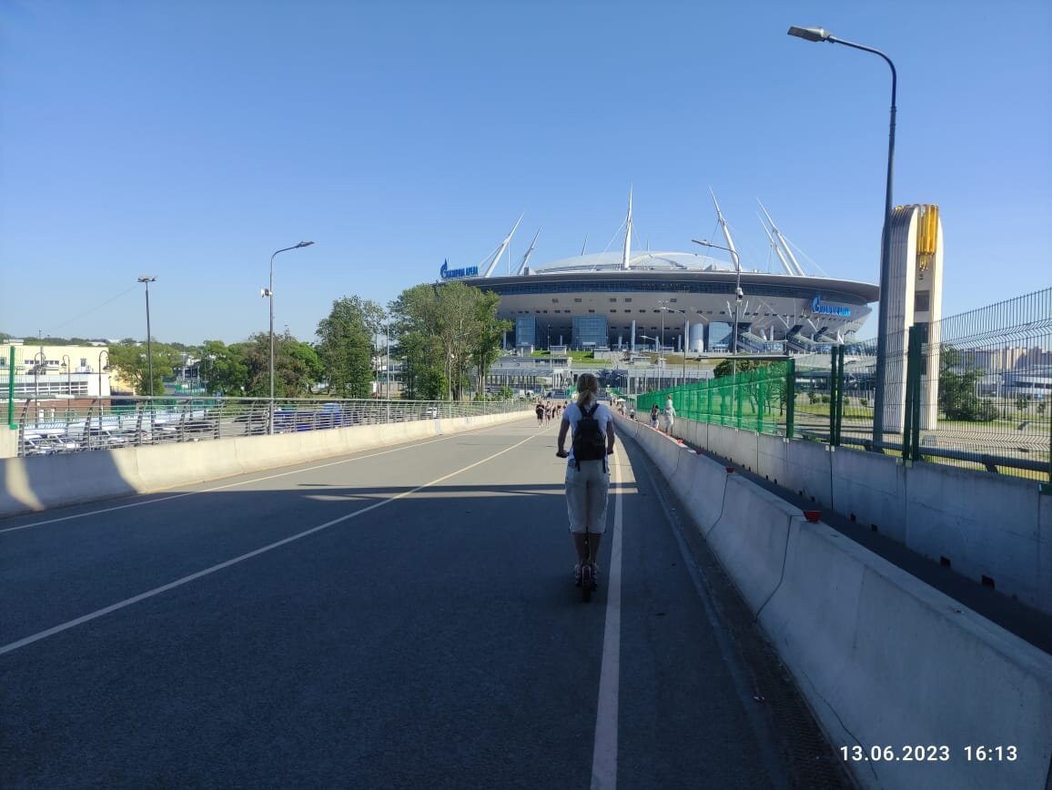 Мчу в сторону стадиона, что бы сфотографироваться