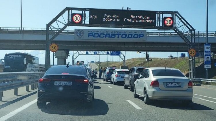    Пробка на Крымском мосту