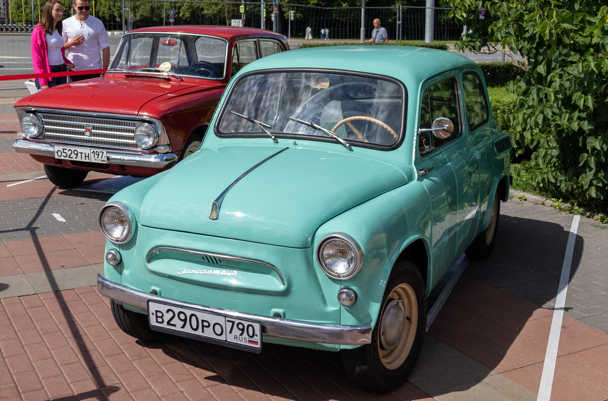 Ретрорейс» прокатился по Москве: самые яркие автомобили | Motor.ru | Дзен