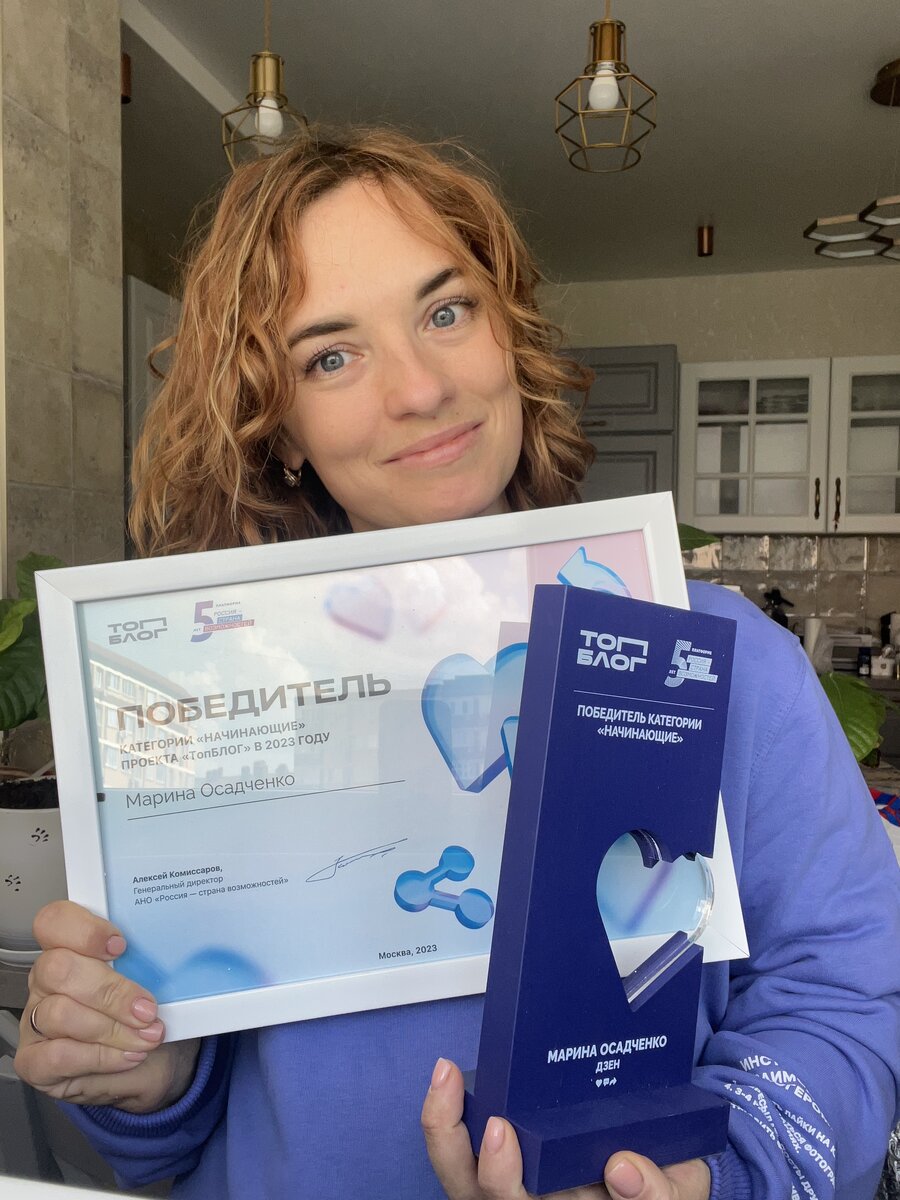 Счастливая я. У толстовки даже цвет мой