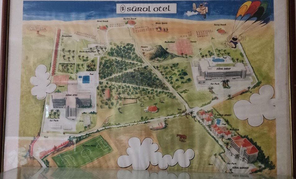 Карта местности. Рядом несколько отелей в названии которых есть слово 'Sural'