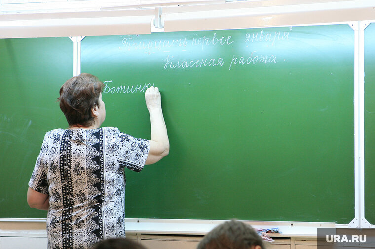    Проблем в сфере образования в новых регионах России нет.