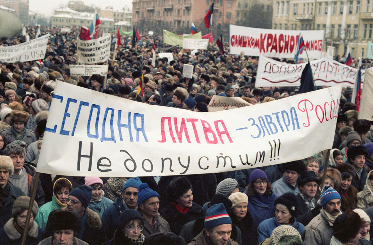 Давно не ездил общественным транспортом, а вот вчера пришлось. И при мне произошла возмутительная сцена, благодаря которой я выплеснул в блог то, о чем давно думал.-2