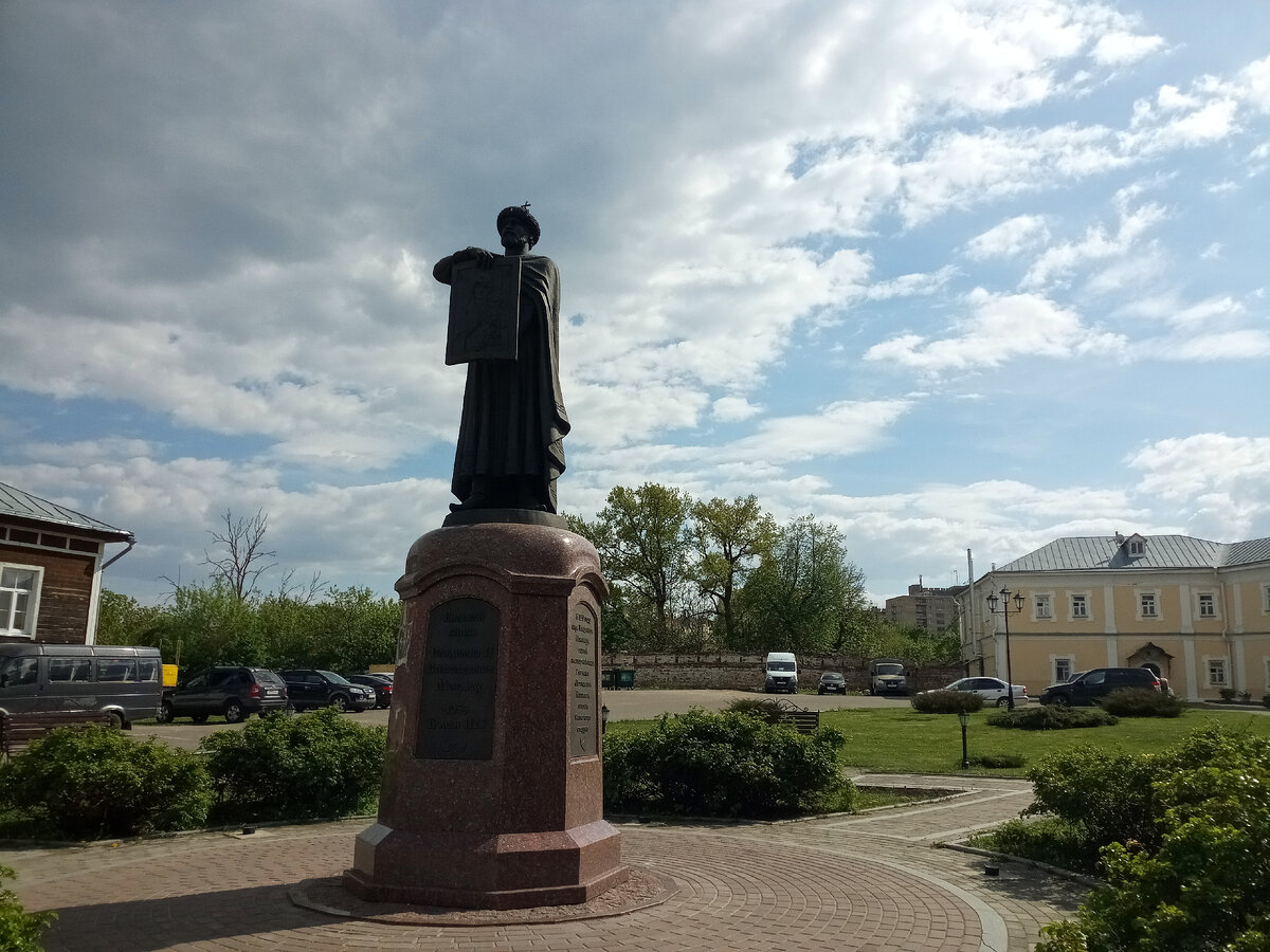 Памятник Владимиру I святому , Смоленск, Соборный Холм Успенского собора.Фото из архива автора