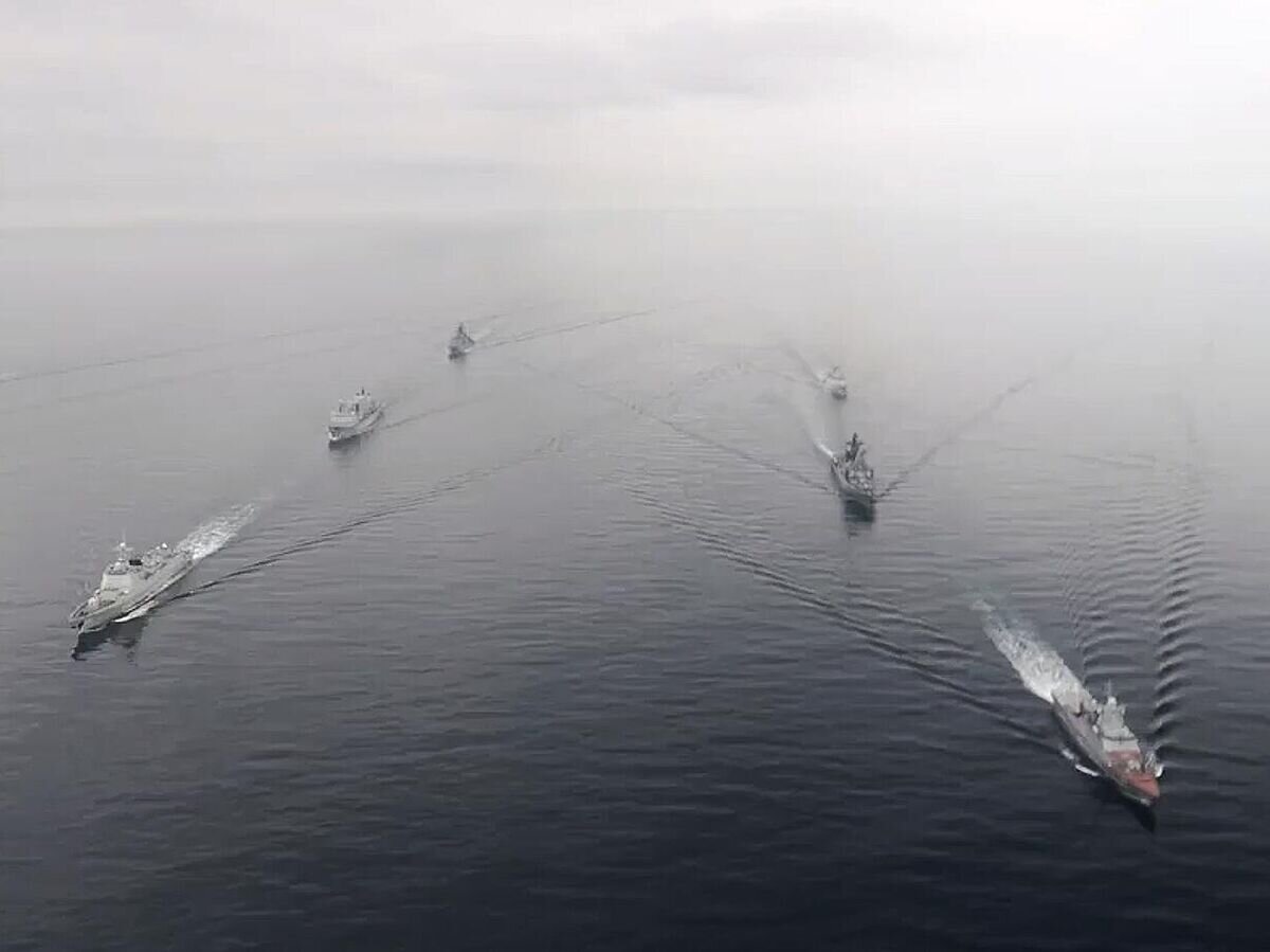    Российско-китайские учения в акватории Японского моря. Кадр из видео© РИА Новости