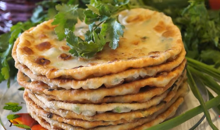 Пекла вчера, пеку сегодня и завтра буду печь: "Чипполинки"- не сложные в приготовлении, с минимумом ингредиентов и удивительным вкусом.