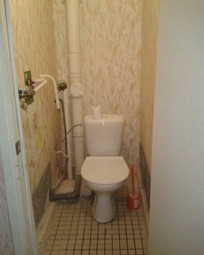 Квартира без санузла. Туалет в квартире. Туалетная комната без ремонта. Раздельный санузел без ремонта. Туалетная комната до ремонта.