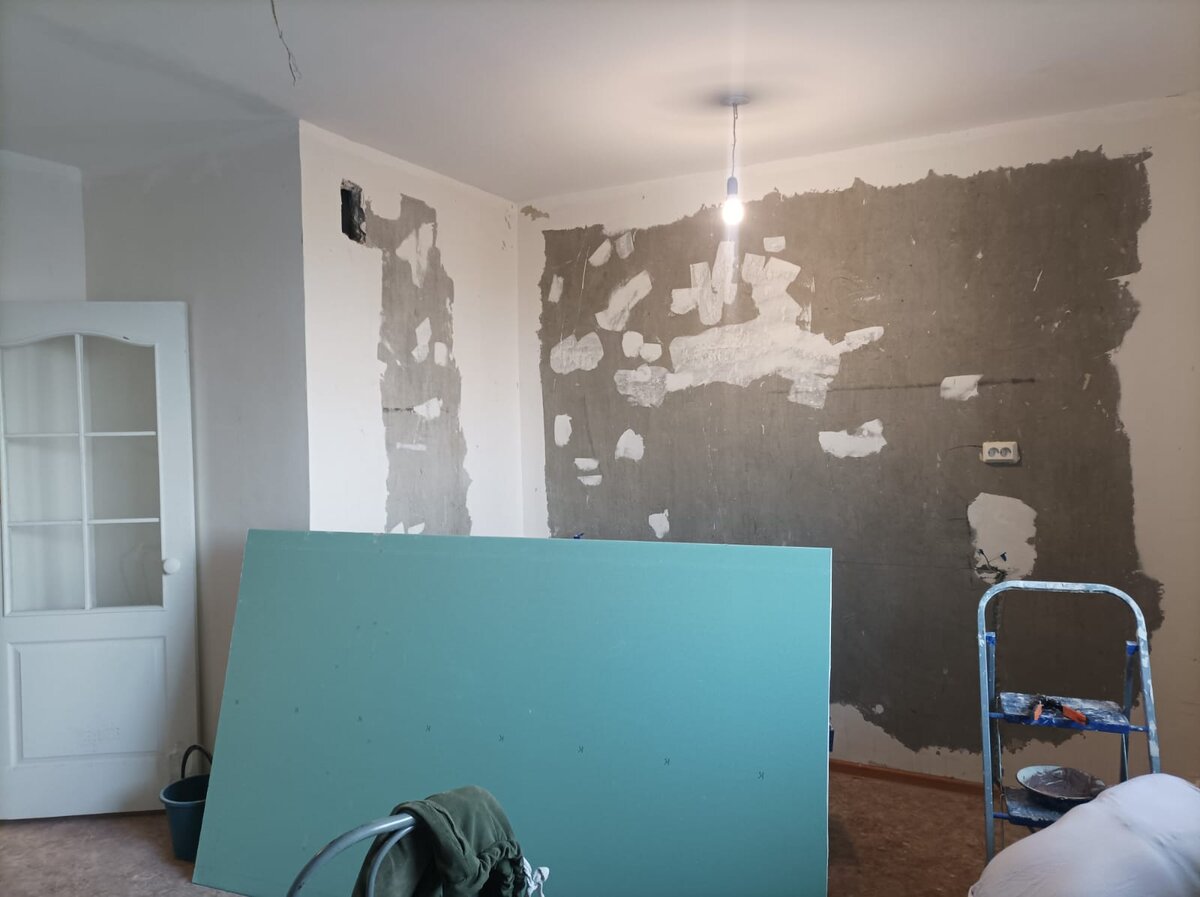 По-моему без обоев выглядит свежее 😂