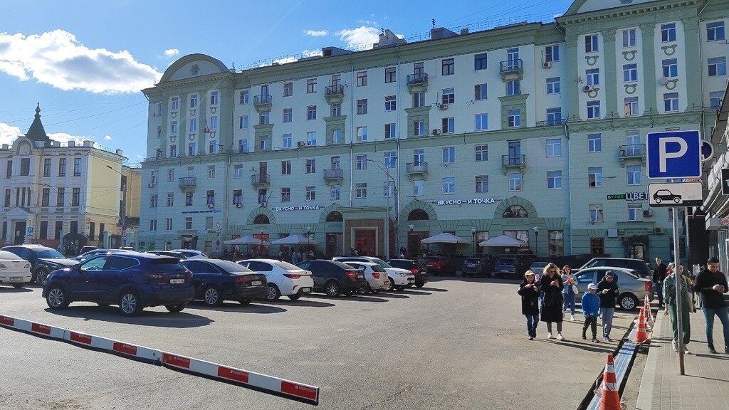     Отдел ГИБДД по Нижнему Новгороду предложил ввести запрет на парковку на улицах рядом с площадью Свободы из-за работ по продлению метрополитена. Об этом сообщает МКУ «ГУММиД».