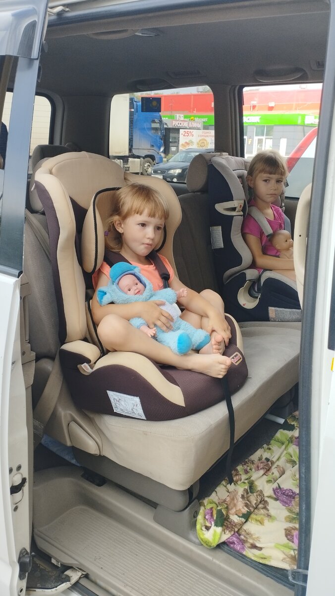 Девочки к дороге готовы. Фото автора 